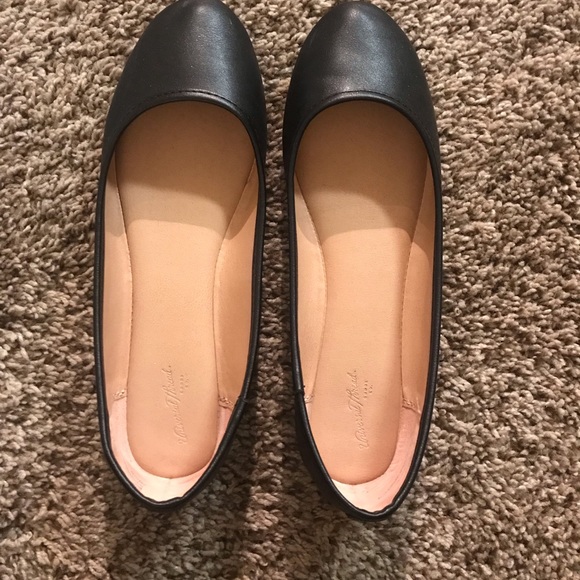 Black Flats - Picture 1 of 4